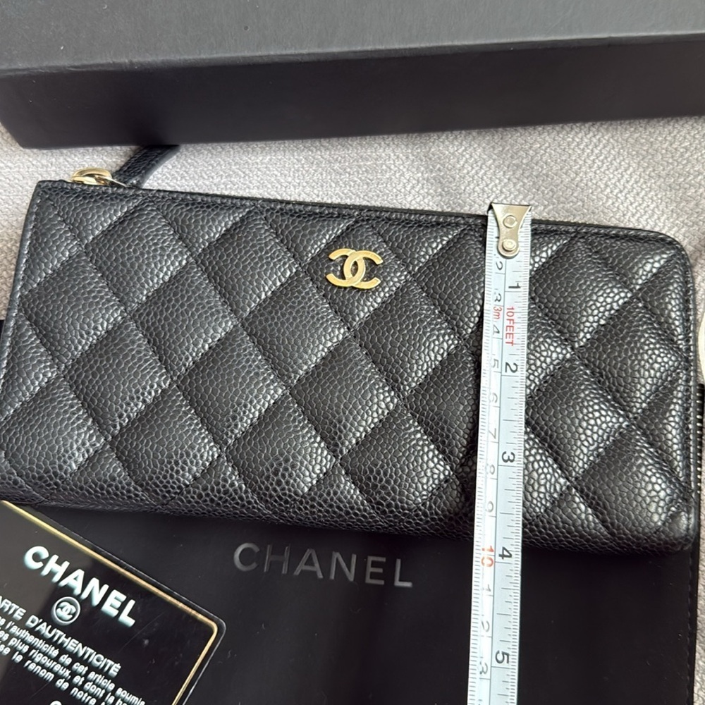 Chanel Black Quilted Leather Wallet - Picture 15 of 17